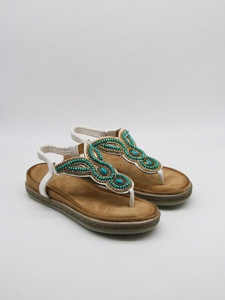 Bellucci Sandały w kolorze białym rozmiar: 40. Białe sandały Bellucci, bez wzorów, klasyczne, z otwartym noskiem, bez obcasa, bez zapięcia. Za 83.42 zł.