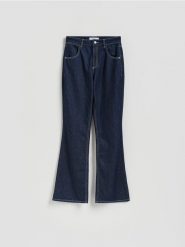 Jeansy flare - granatowy. Niebieskie jeansy Reserved, bez wzorów. Za 129.99 zł.