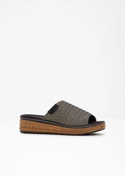 Klapki Rieker na koturnie. Czarne klapki bonprix, z aplikacjami, bez obcasa, na koturnie. Za 249.99 zł.