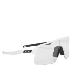 Okulary przeciwsłoneczne Oakley. Białe okulary przeciwsłoneczne Oakley, bez wzorów. Za 1,019.00 zł.
