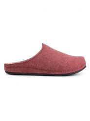 TRAVELIN' Kapcie "Come Home" w kolorze czerwonym rozmiar: 38. Czerwone obuwie domowe Travelin', bez wzorów, z materiału, bez zapięcia. Za 159.95 zł.