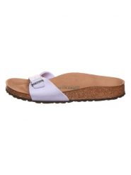 Birkenstock Klapki "Madrit" w kolorze fioletowym rozmiar: 36. Różowe klapki Birkenstock, bez wzorów, z otwartym noskiem, bez obcasa. Za 219.78 zł.