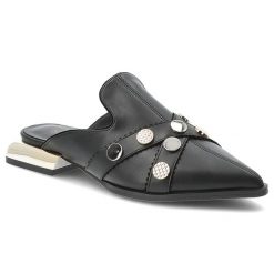 Klapki damskie S.Barski, cholewka ze skóry naturalnej z zabudowanym przodem na niskim obcasie z metaliczną wstawką ozdobione dekoracyjnymi paskami, c. Czarne klapki S.BARSKI, bez wzorów, ze skóry, bez obcasa. Za 278.90 zł.