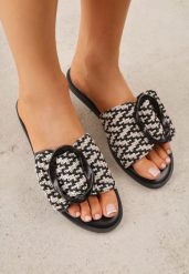 Czarne Klapki Ozdobione Plecionką Wstawką i Klamrą Isirreia. Czarne klapki Born2be, bez wzorów, z jeansu, bez obcasa, na płaskiej podeszwie. Za 69.99 zł.