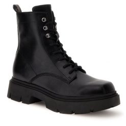 Trapery Guess. Czarne trapery i śniegowce Guess. Za 819.99 zł.