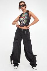 Jeansy damskie cargo VERSACE JEANS COUTURE. Jeansy Versace Jeans Couture, bez wzorów. W wyprzedaży za 1,314.50 zł.