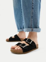 G-Star Raw Klapki CWB-WS-1128-50-S Czarny. Czarne klapki G-Star, bez wzorów, ze skóry, bez obcasa. Za 179.99 zł.