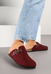 Bordowe Klapki Mule w Stylu Chodaków z Klamrą Lanaris. Czerwone klapki Born2be, bez wzorów, bez obcasa, na płaskiej podeszwie. Za 84.99 zł.
