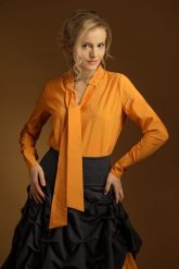 Złota koszula z kokardą. Żółte koszule Hultaj Polski, l, bez wzorów, z tkaniny, bez kołnierzyka, bez ramiączek. Za 339.00 zł.
