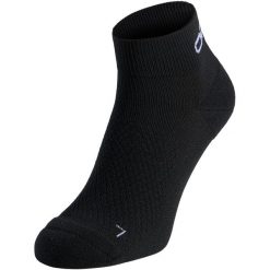 Skarpetki UNI ODLO Socks short ESSENTIAL. Czarne skarpety Odlo, bez wzorów, z meshu. Za 49.99 zł.