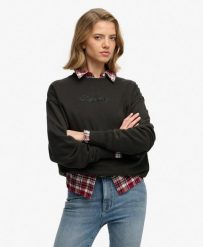 Superdry Script Brand Loose bluza crew z organicznej bawełny – PHANTOM. Czarne bluzy Superdry, z aplikacjami, z bawełny, bez kaptura. Za 246.40 zł.