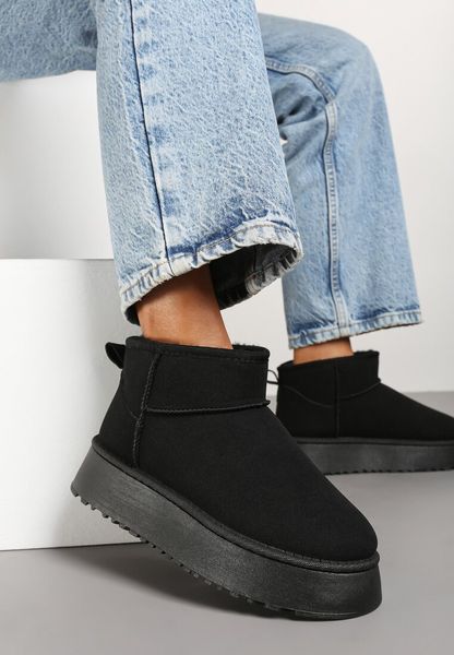 Czarne Wsuwane Śniegowce Casualowe z Imitacji Zamszu na Grubej Podeszwie Tinaretia. Czarne trapery i śniegowce Renee. Za 69.99 zł.