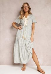 Jasnoniebieska Sukienka Boho z Chwostami i Ażurowymi Zdobieniami Poniti. Niebieskie sukienki Renee, l, z aplikacjami, boho, bez kołnierzyka, bez ramiączek, maxi, rozkloszowane. Za 89.99 zł.