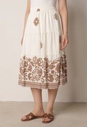 Brązowa Rozkloszowana Spódnica z Wiskozy w Kwiatowy Wzór Masterore. Brązowe spódnice Born2be, do pracy, uniwersalny, bez wzorów, z jeansu, biznesowe, midi, dopasowane. Za 59.99 zł.