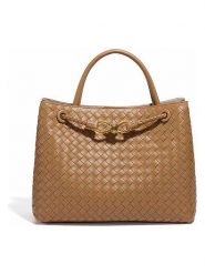 SUVRAI Torebka w kolorze jasnobrązowym - 30 x 23 x 13 cm rozmiar: onesize. Brązowe torebki klasyczne SUVRAI, bez wzorów, z materiału, bez dodatków. Za 152.99 zł.