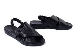 PIAZZA 910222-01 schwarz, sandały damskie. Czarne sandały Piazza, bez wzorów, ze skóry, bez obcasa, bez zapięcia. Za 299.90 zł.