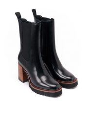 British Passport Skórzane sztyblety w kolorze czarnym rozmiar: 39. Czarne botki British Passport, bez wzorów, bez obcasa, bez zapięcia. Za 506.95 zł.