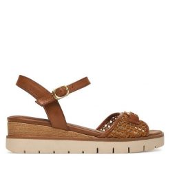 Sandały Tamaris. Brązowe sandały Tamaris, bez wzorów, bez obcasa, na koturnie, bez zapięcia. Za 329.99 zł.