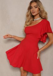 Czerwona Sukienka o Rozkloszowanym Kroju z Asymetryczną Górą na Jedno Ramię Ulubia. Czerwone sukienki Renee, na co dzień, l, bez wzorów, eleganckie, z asymetrycznym kołnierzem, bez ramiączek, mini, asymetryczne. Za 69.99 zł.