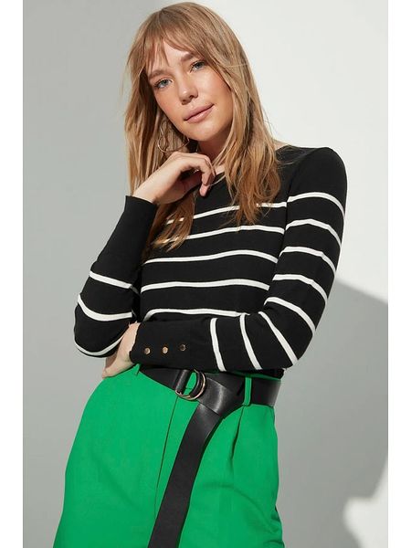 Trendyol Sweter w kolorze czarno-białym rozmiar: S. Czarne swetry Trendyol, s, bez wzorów, bez ramiączek. Za 100.52 zł.