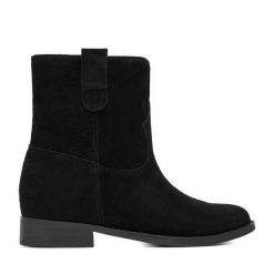 Botki Badura. Czarne botki Badura, bez wzorów, bez obcasa, na płaskiej podeszwie, bez zapięcia. Za 399.99 zł.