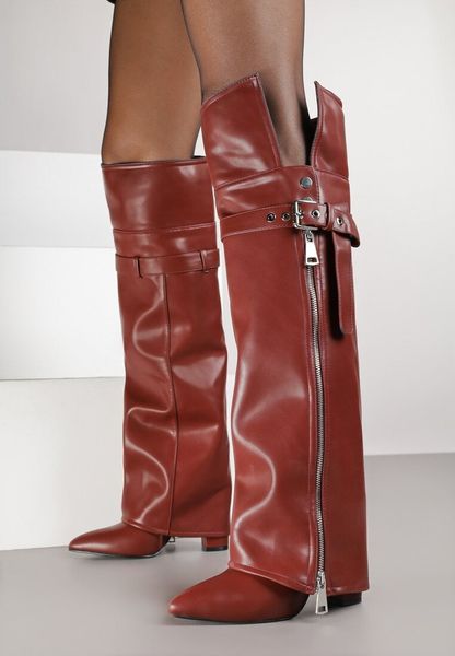 Bordowe Kozaki Typu Kowbojki na Obcasie z Wywiniętą Cholewką i Suwakiem Fiovra. Czerwone kozaki Born2be, z jeansu, bez obcasa, na obcasie, bez zapięcia. Za 219.99 zł.