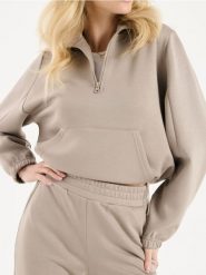 Bluza ze stójką i dekoltem na zamek - beżowy. Brązowe bluzy Sinsay, l, bez wzorów, bez kaptura. Za 59.99 zł.