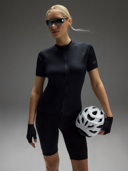 4F Legginsy kolarki rowerowe z żelową wkładką damskie - czarne S. Czarne legginsy 4f, l, bez wzorów, z dzianiny, długie. W wyprzedaży za 199.99 zł.