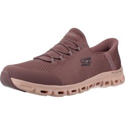 Buty SKECHERS SLIP-INS GLIDE STEP VIBEY Bordeaux. Czerwone trekkingi Skechers, z tkaniny, trekkingowe. Za 334.99 zł.