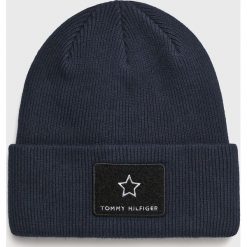 Tommy Hilfiger - Czapka. Niebieskie czapki TOMMY HILFIGER, bez wzorów, z bawełny. W wyprzedaży za 139.90 zł.