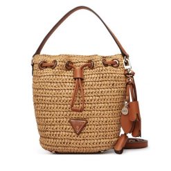 Torebka Guess. Brązowe torebki klasyczne Guess, z aplikacjami, bez dodatków. Za 589.99 zł.