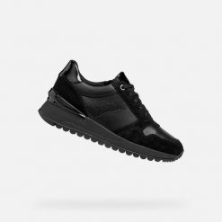 Buty GEOX D DESYA Czarny. Czarne obuwie sportowe Geox, ze skóry, bez zapięcia. Za 595.50 zł.