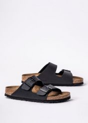 Birkenstock Arizona BF Klapki damskie czarne. Czarne klapki Birkenstock, bez wzorów, z materiału, bez obcasa. Za 299.99 zł.