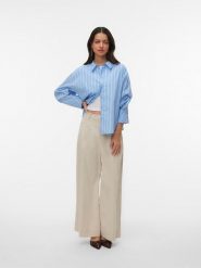 Vero Moda Koszula w kolorze błękitno-białym rozmiar: XS. Niebieskie koszule Vero Moda, xs, bez wzorów, z bawełny, bez kołnierzyka, bez ramiączek. Za 89.95 zł.