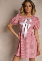 Czerwona Retro Sukienka w Kratkę Vichy o Rozkloszowanym Kroju z Wiązaniem Temarea. Czerwone sukienki Renee, na co dzień, l, bez wzorów, z jeansu, eleganckie, bez kołnierzyka, bez ramiączek, mini, kopertowe. Za 64.99 zł.
