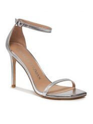 Stuart Weitzman Sandały Nudistcurve 100 Sanda SA178 Srebrny. Szare sandały Stuart Weitzman, bez wzorów, ze skóry, bez obcasa, na szpilce, bez zapięcia. Za 2,059.00 zł.