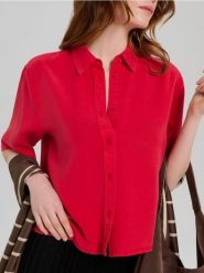 Koszula z krótkim rękawem z lyocellu - czerwony. Czerwone koszule Sinsay, l, bez wzorów, z lyocellu, bez kołnierzyka, bez ramiączek. Za 49.99 zł.