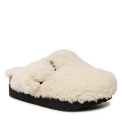 Klapki Birkenstock. Czerwone klapki Birkenstock, bez wzorów, bez obcasa. Za 249.99 zł.