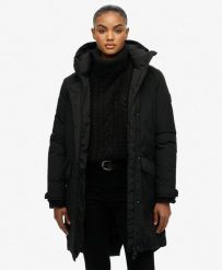 Parka ocieplana w stylu ogona ryby dla miasta. Czarne parki Superdry, s, klasyczne, bez kaptura. Za 708.55 zł.