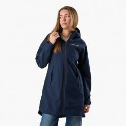 Kurtka przeciwdeszczowa kobieca Swedemount Orust Rain Coat wodoodporna. Niebieskie kurtki sportowe SWEDEMOUNT, bez wzorów, bez kaptura. Za 329.99 zł.