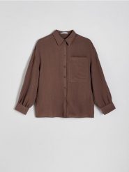 Koszula oversize z wiskozą - brązowy. Brązowe koszule Reserved, l, bez wzorów, z dzianiny, bez kołnierzyka, bez ramiączek. W wyprzedaży za 49.99 zł.