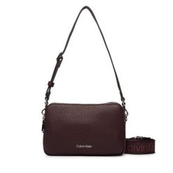 Torebka Calvin Klein. Brązowe listonoszki Calvin Klein, bez wzorów, bez dodatków. Za 409.99 zł.