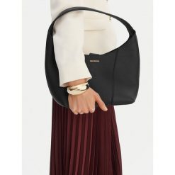 Torebka GINO ROSSI. Czarne torebki klasyczne Gino Rossi, bez wzorów, bez dodatków. Za 469.99 zł.