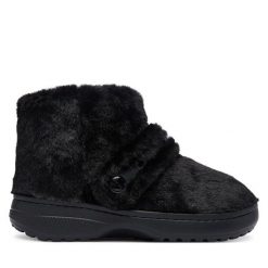 Kapcie Crocs. Czarne obuwie domowe Crocs, bez wzorów, bez zapięcia. Za 379.99 zł.