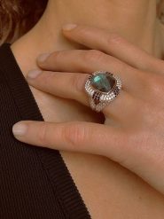 Les Petites Précieuses Pozłacany pierścionek z kamieniami szlachetnymi rozmiar: 52. Szare pierścionki Les Petites Précieuses, z cyrkonią, pozłacane. Za 405.05 zł.