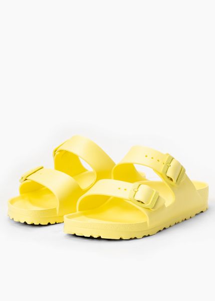Klapki damskie Birkenstock Arizona Eva. Białe klapki Birkenstock, bez wzorów, z jeansu, bez obcasa. Za 179.00 zł.