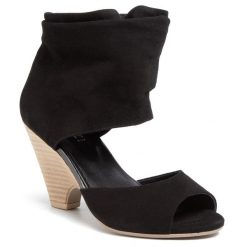 Sandały QUAZI. Czarne sandały QUAZI, bez wzorów, bez obcasa, na słupku, bez zapięcia. Za 309.99 zł.