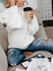 Milan Kiss Sweter w kolorze białym rozmiar: L. Białe golfy Milan Kiss, l, bez wzorów, bez ramiączek. Za 178.79 zł.