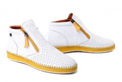 MANITU 990763-03 weiss, botki damskie. Białe botki Manitu, na lato, bez wzorów, ze skóry, bez obcasa, bez zapięcia. Za 271.92 zł.