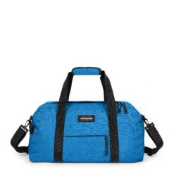 Torba Duffle Eastpak Stand Cabin. Niebieskie torby na ramię Eastpak, bez wzorów, z denimu, wakacyjne, na ramię, bez dodatków. Za 292.00 zł.